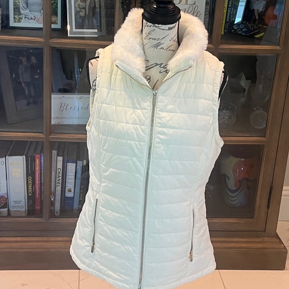 Calvin Klein Jackets & Blazers - Calvin Klein White Quilted Vest with Faux Fur Collar